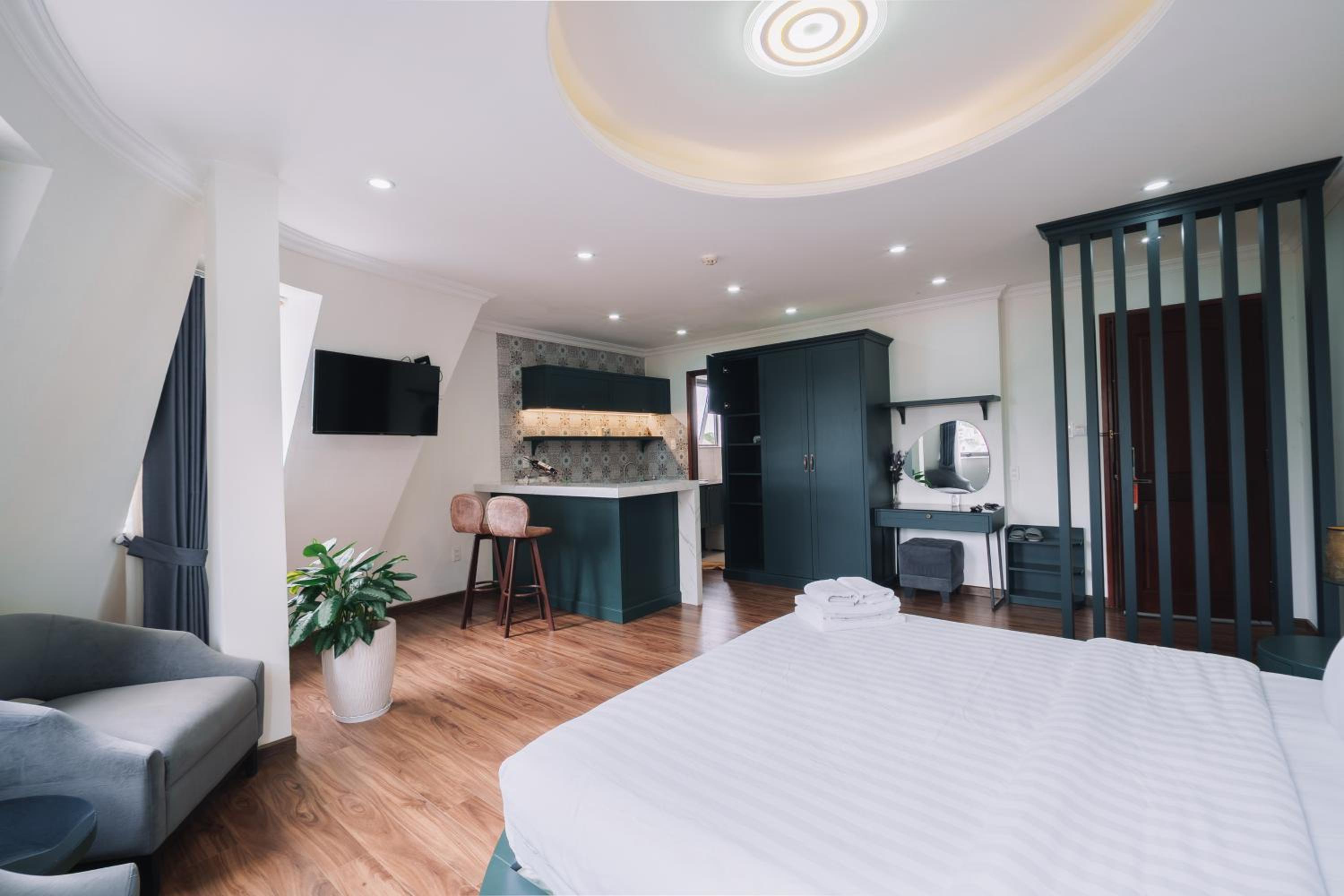 N Queen Apartment Hotel