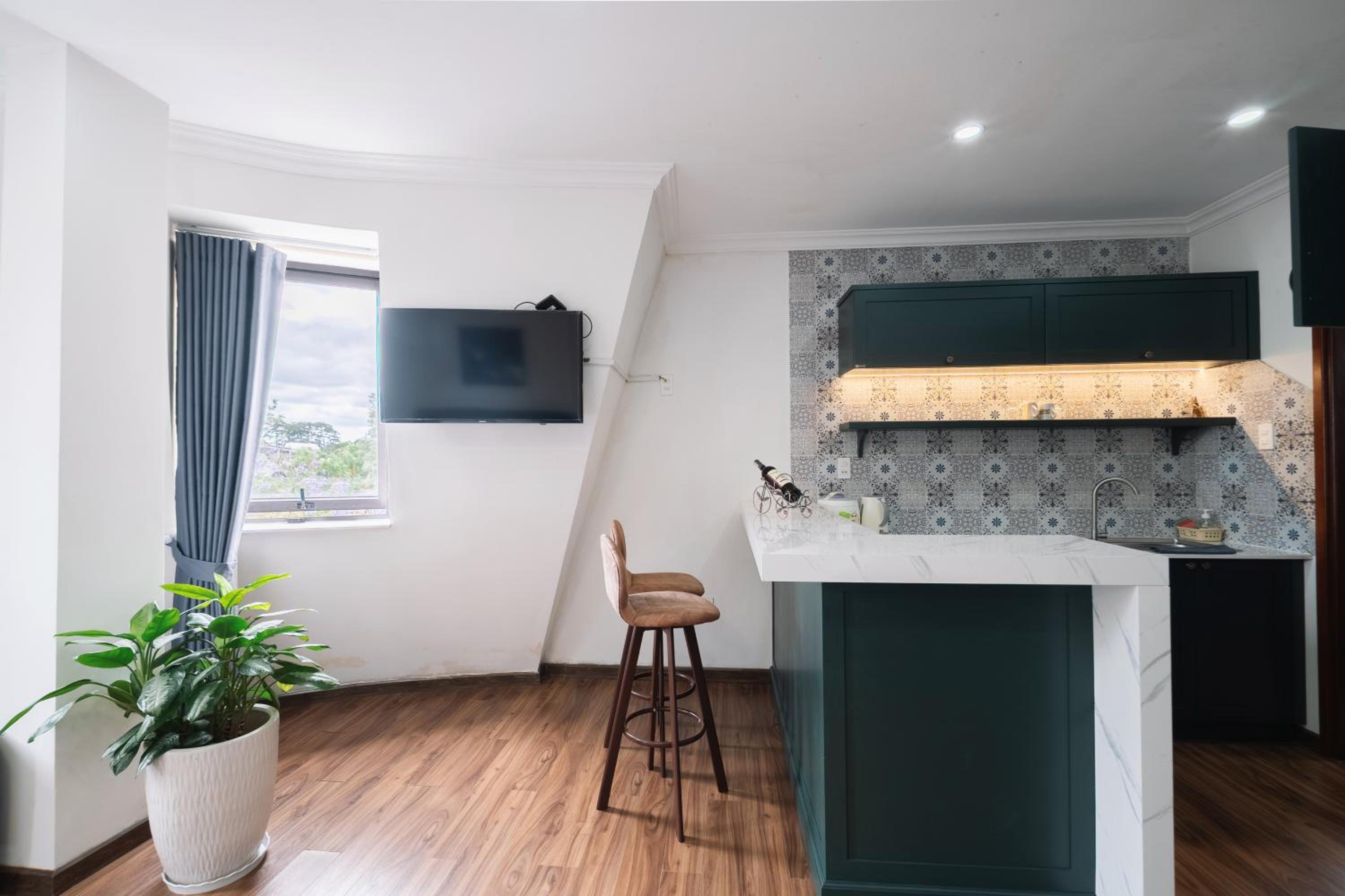 N Queen Apartment Hotel