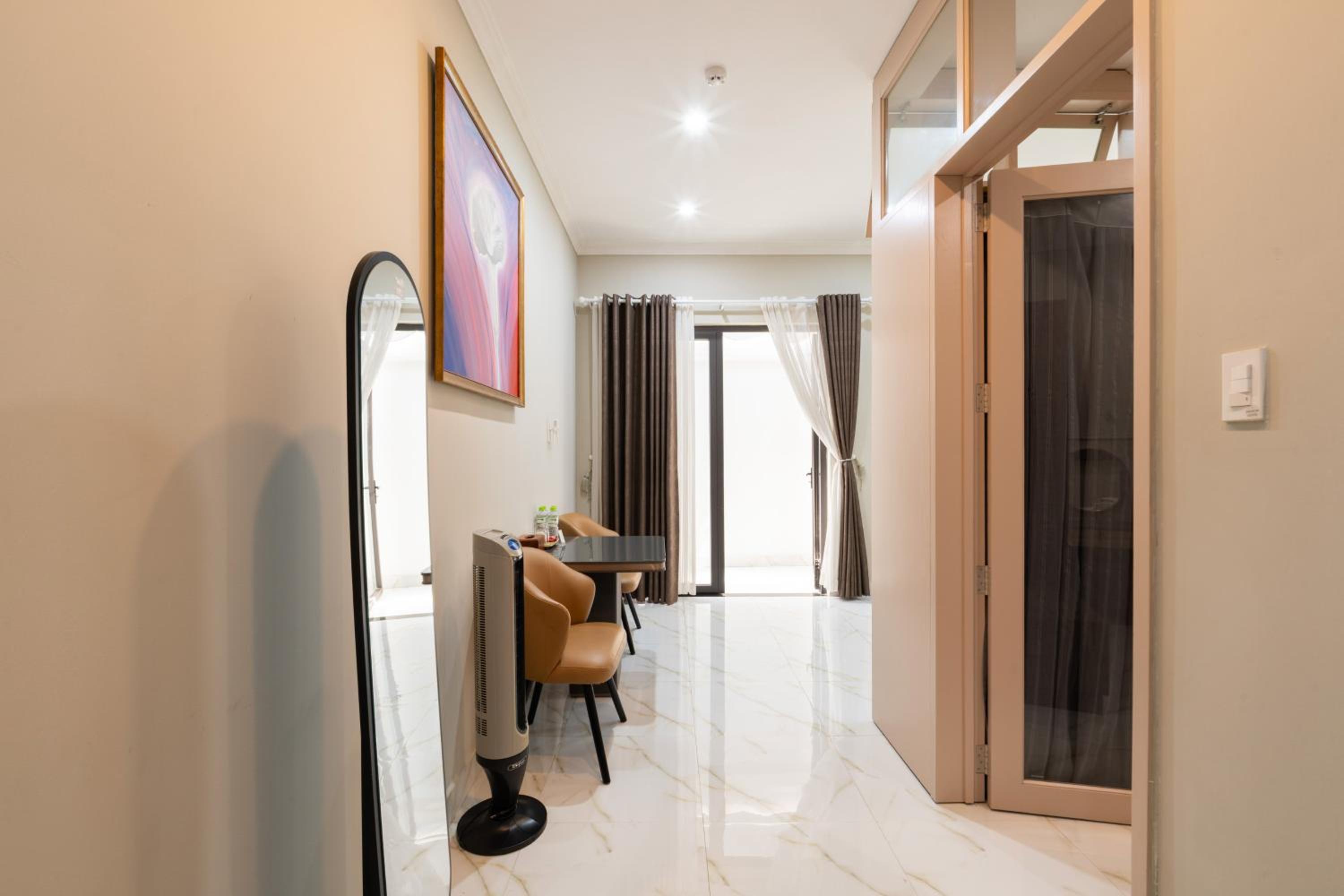 N Queen Apartment Hotel