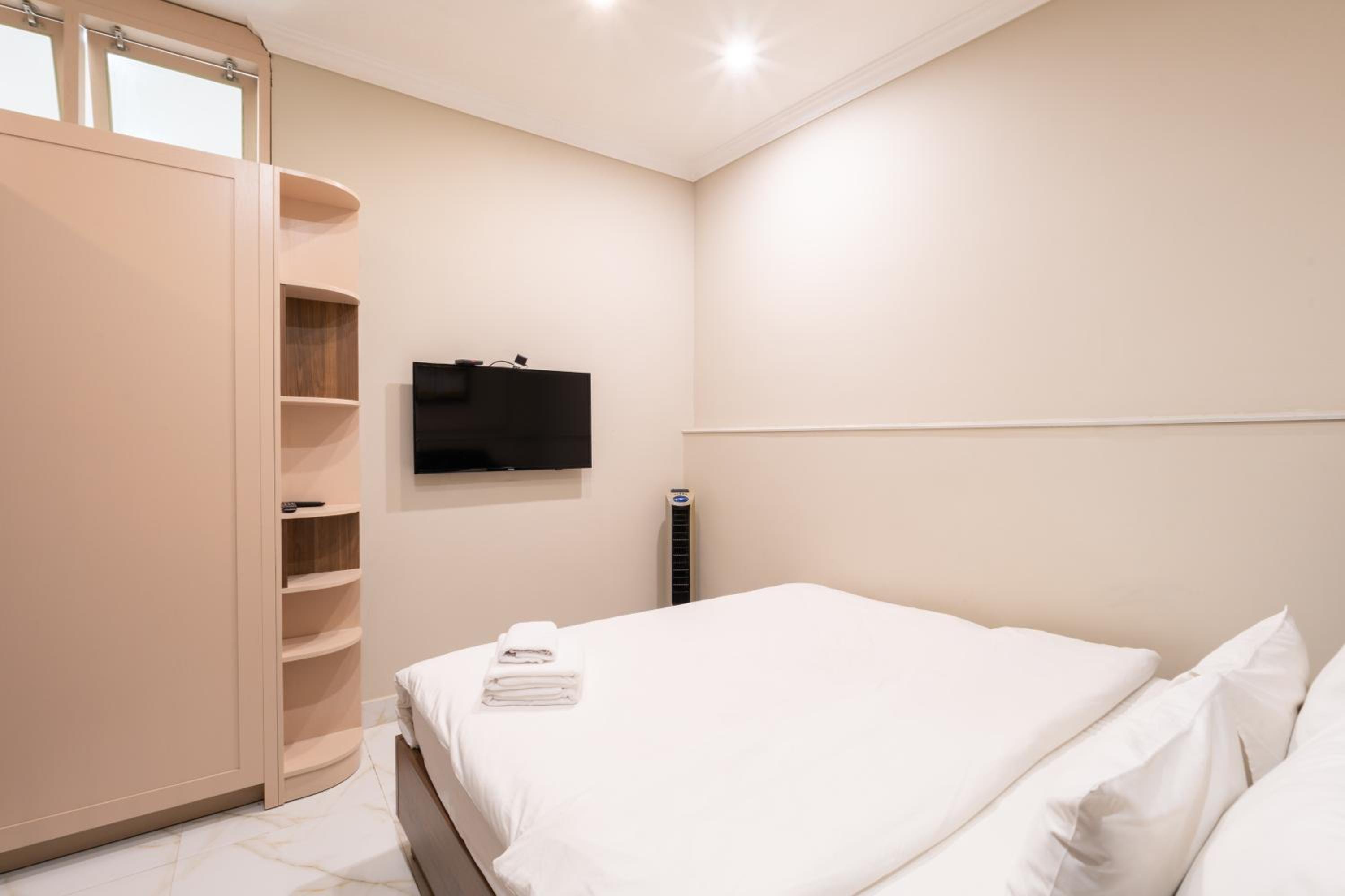 N Queen Apartment Hotel
