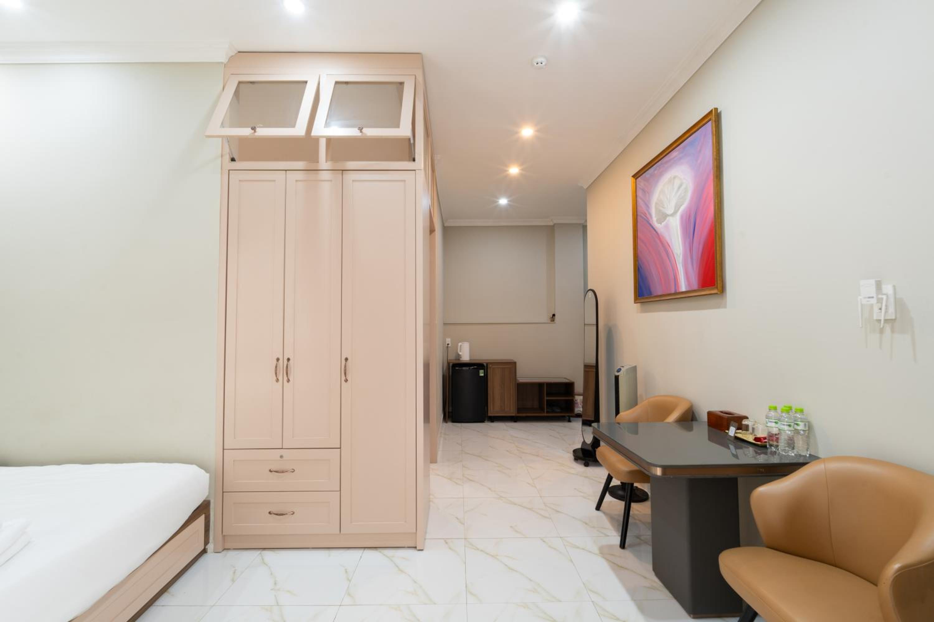 N Queen Apartment Hotel
