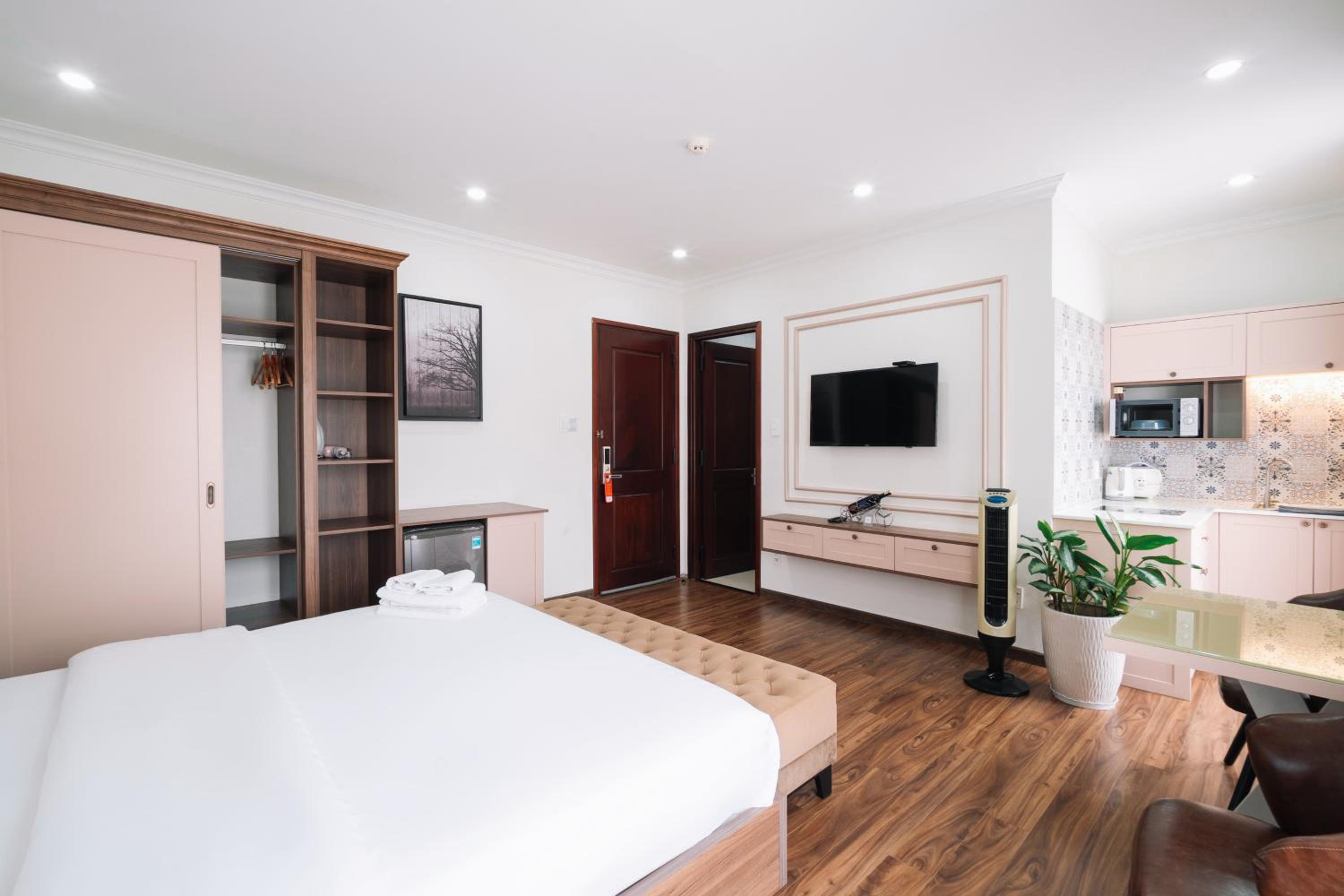 N Queen Apartment Hotel