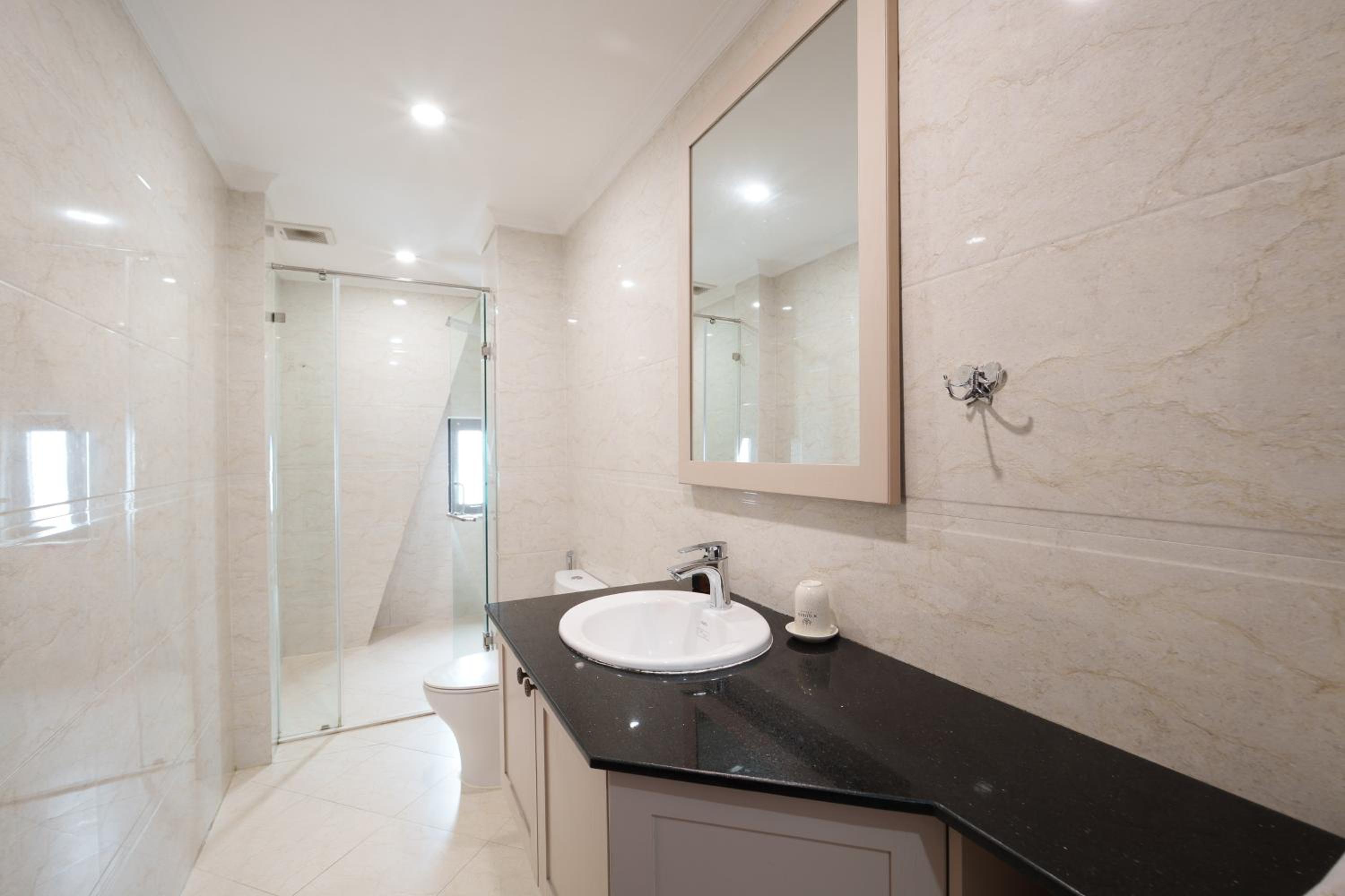 N Queen Apartment Hotel