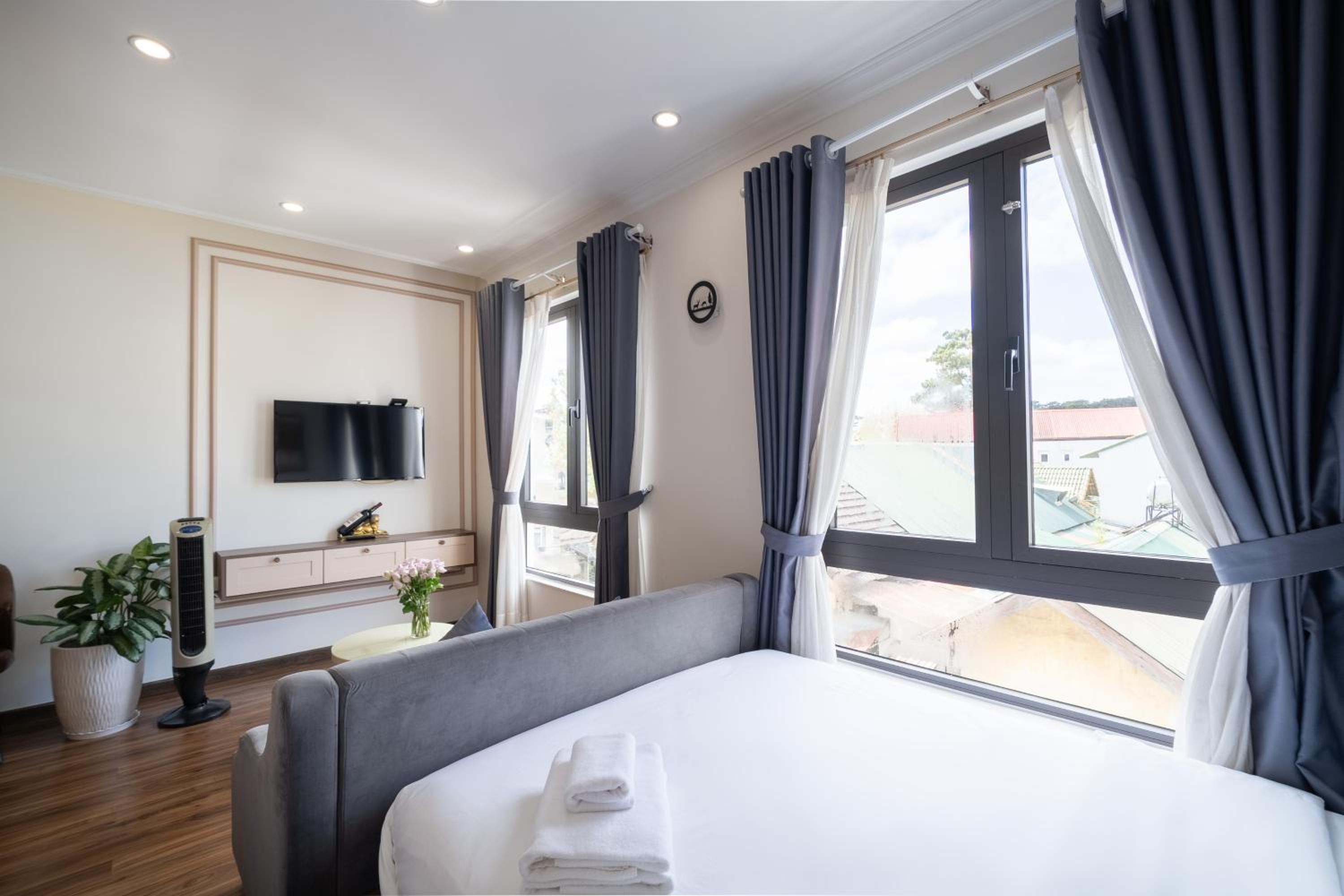 N Queen Apartment Hotel
