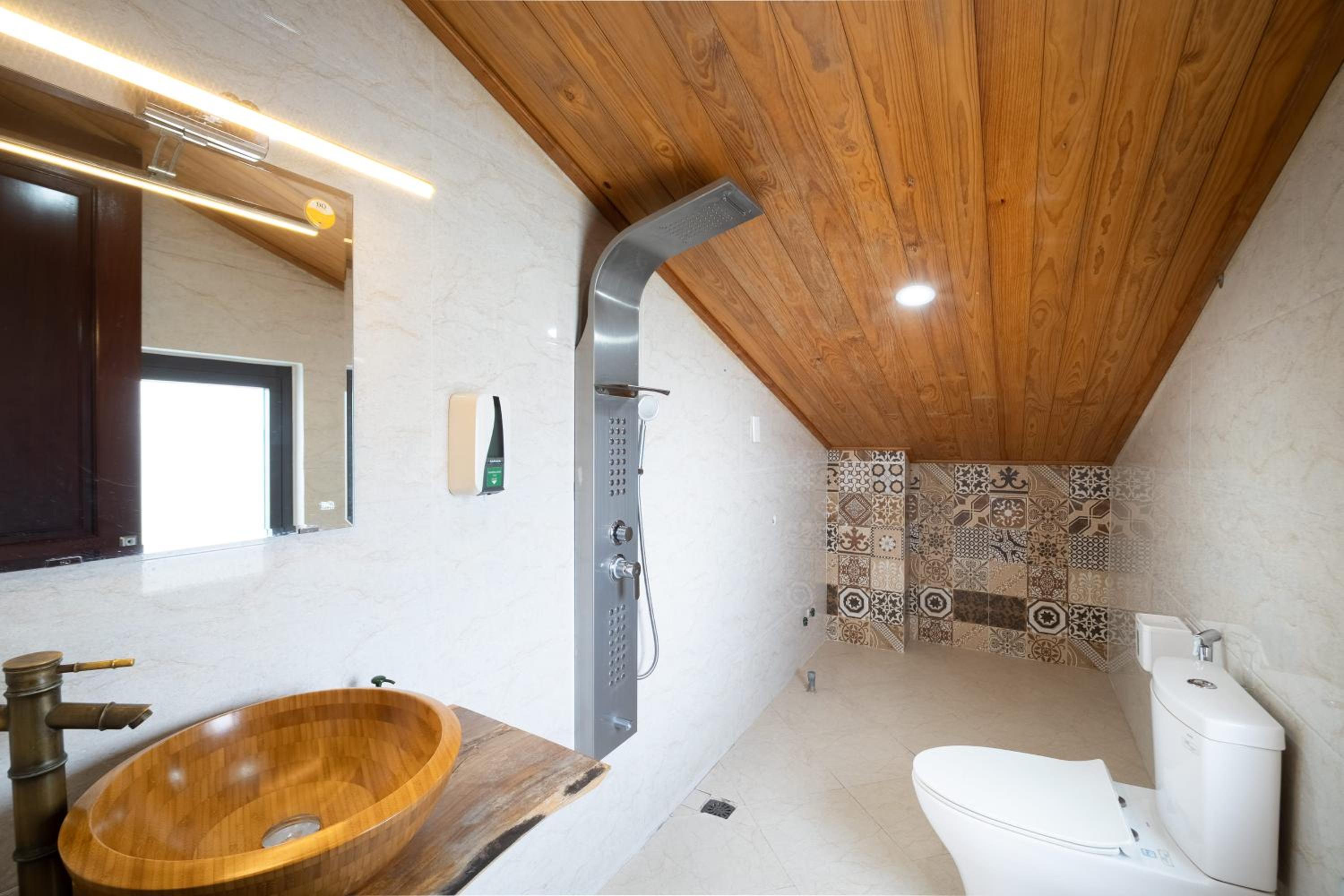 N Queen Apartment Hotel