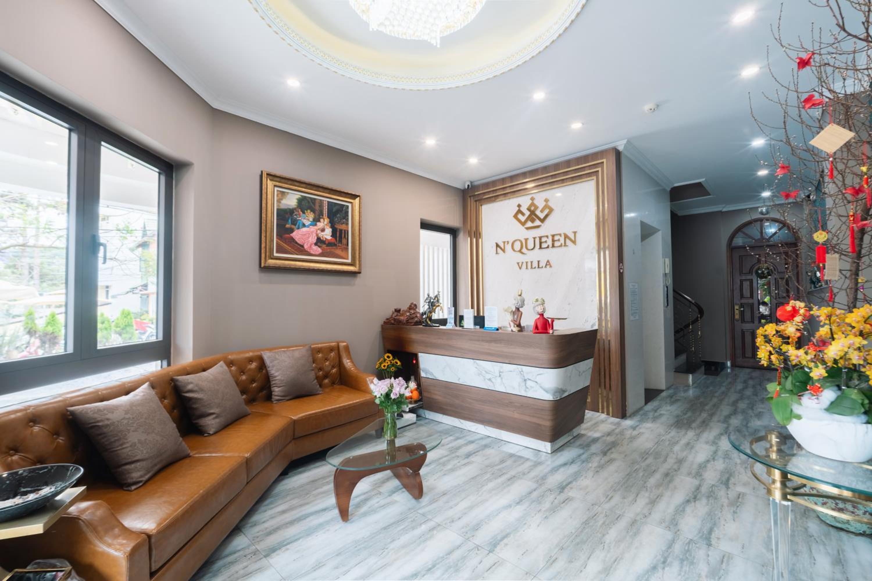N Queen Apartment Hotel