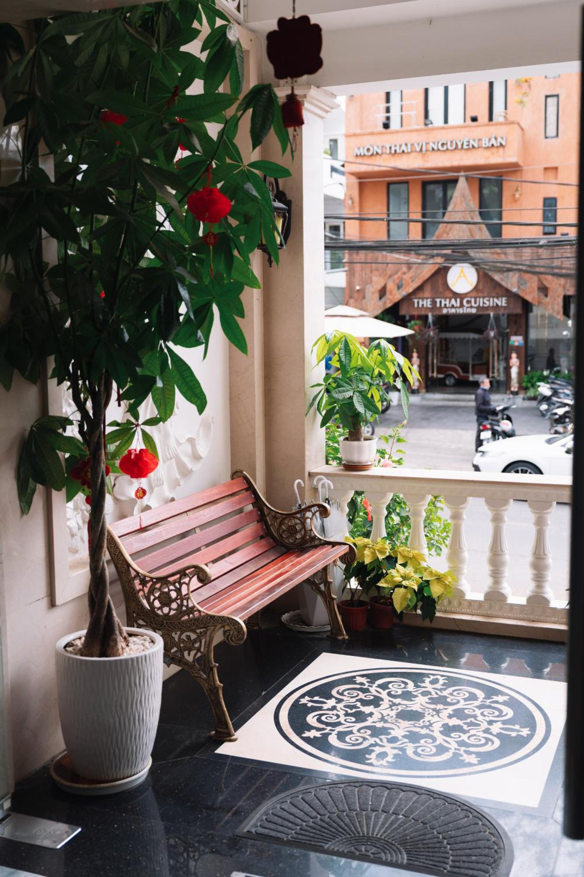 N Queen Apartment Hotel