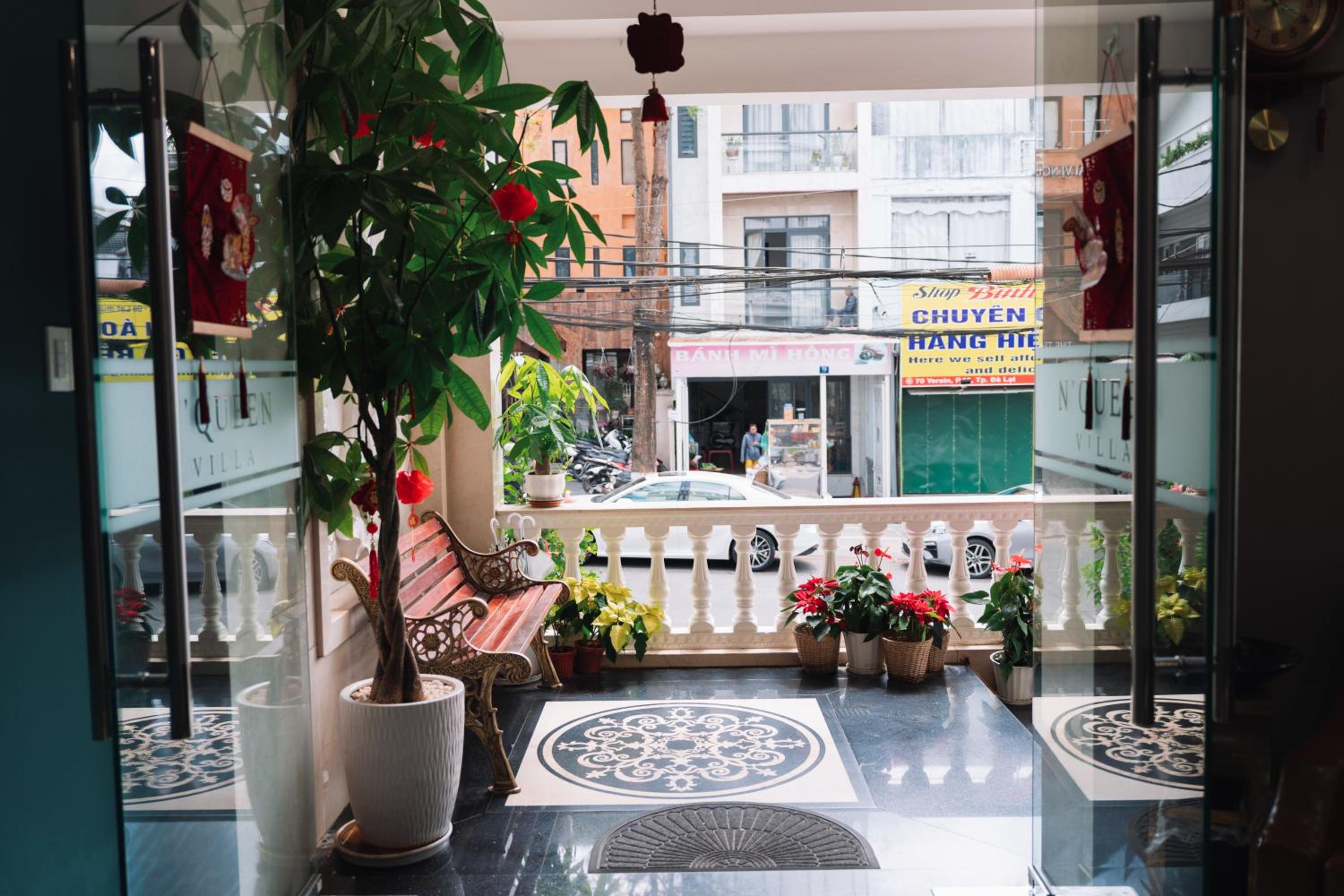 N Queen Apartment Hotel