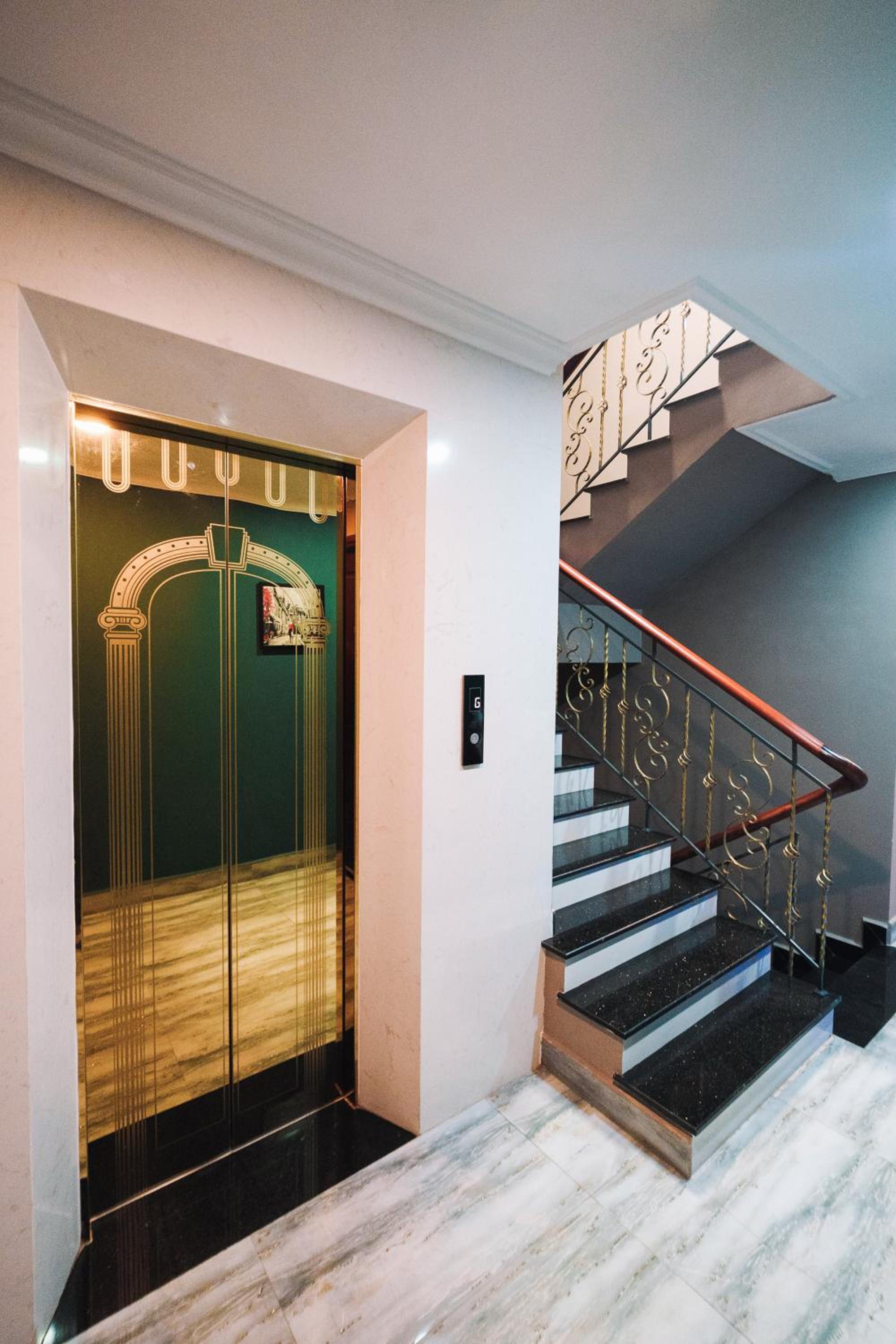 N Queen Apartment Hotel