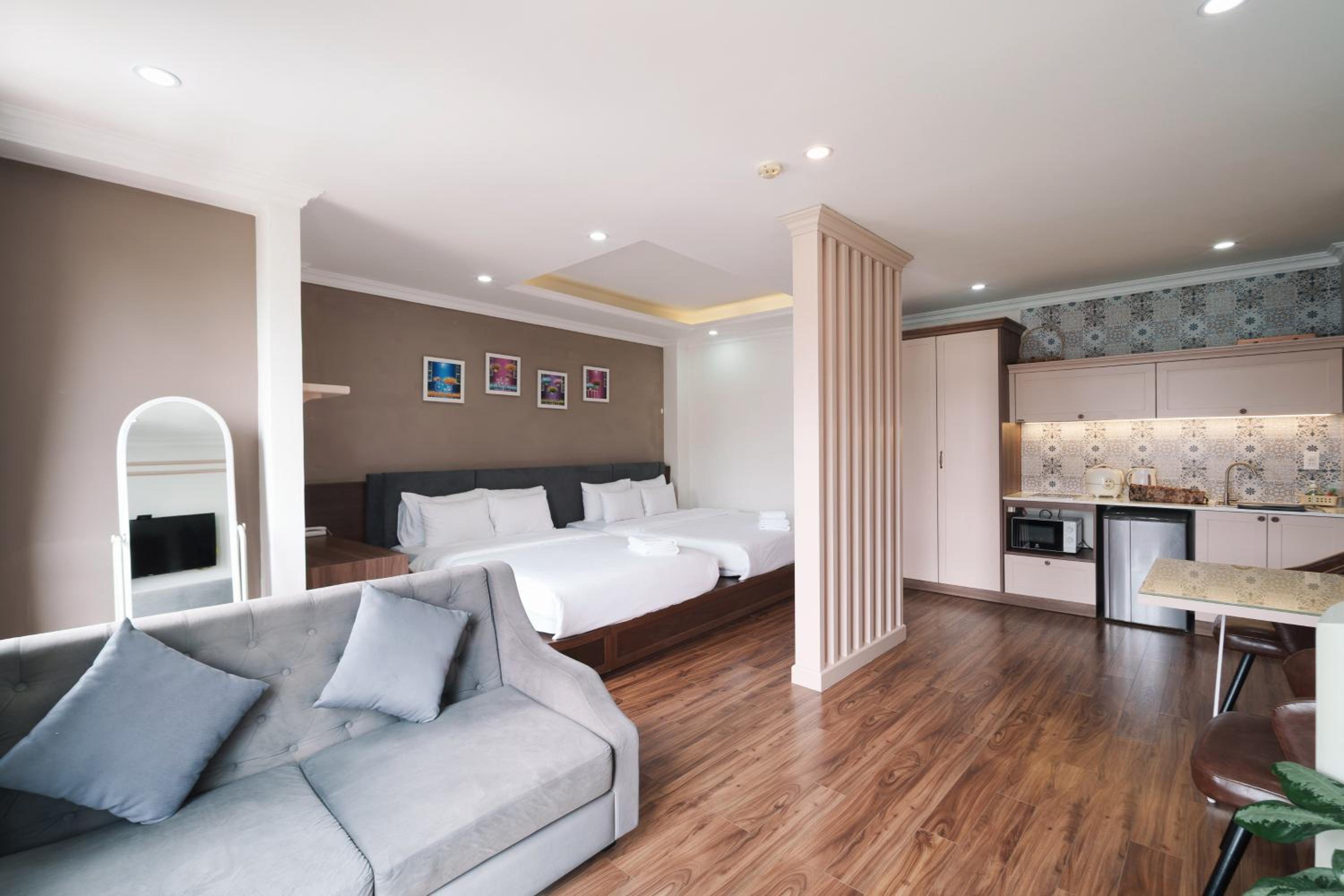 N Queen Apartment Hotel