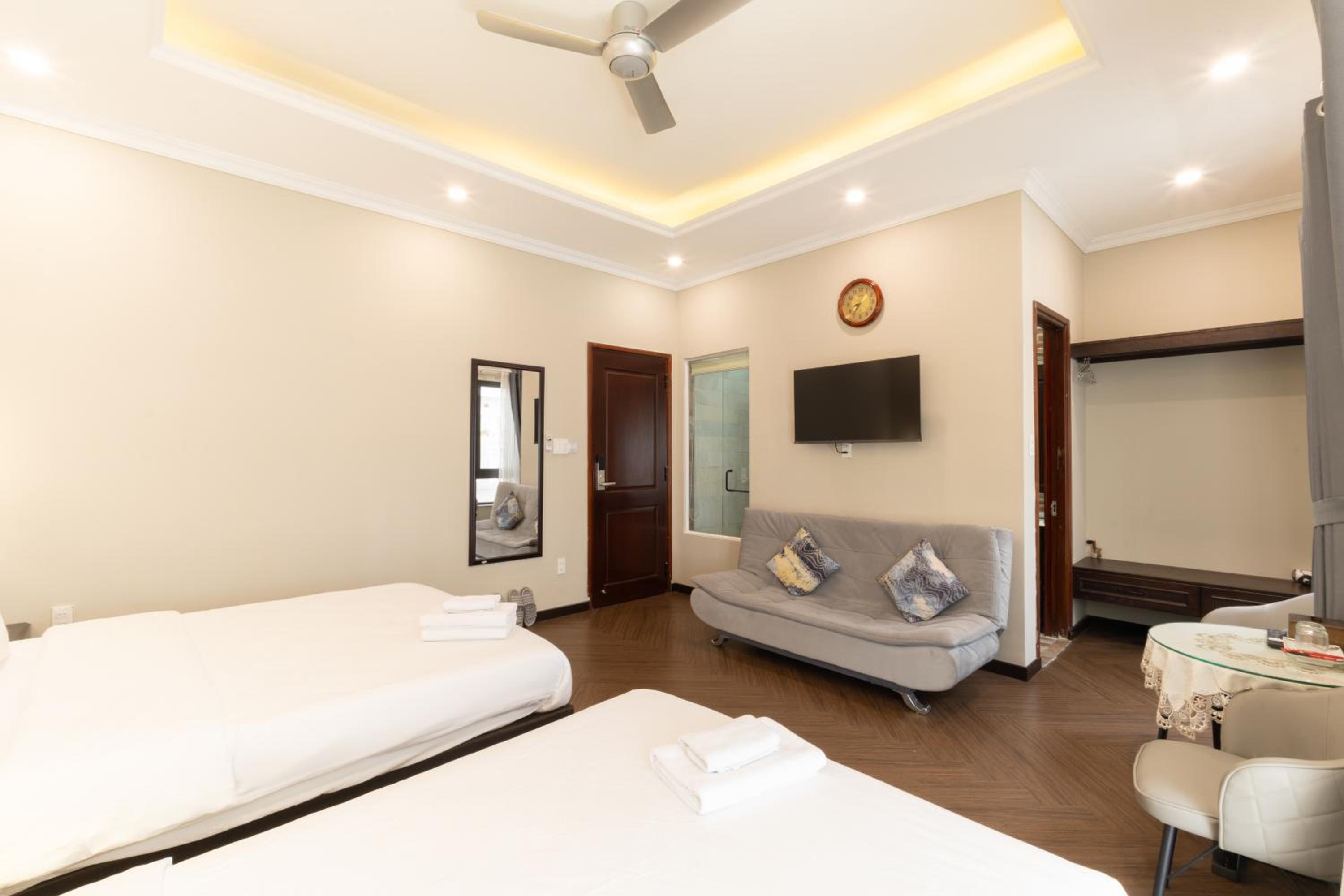 N Queen Apartment Hotel