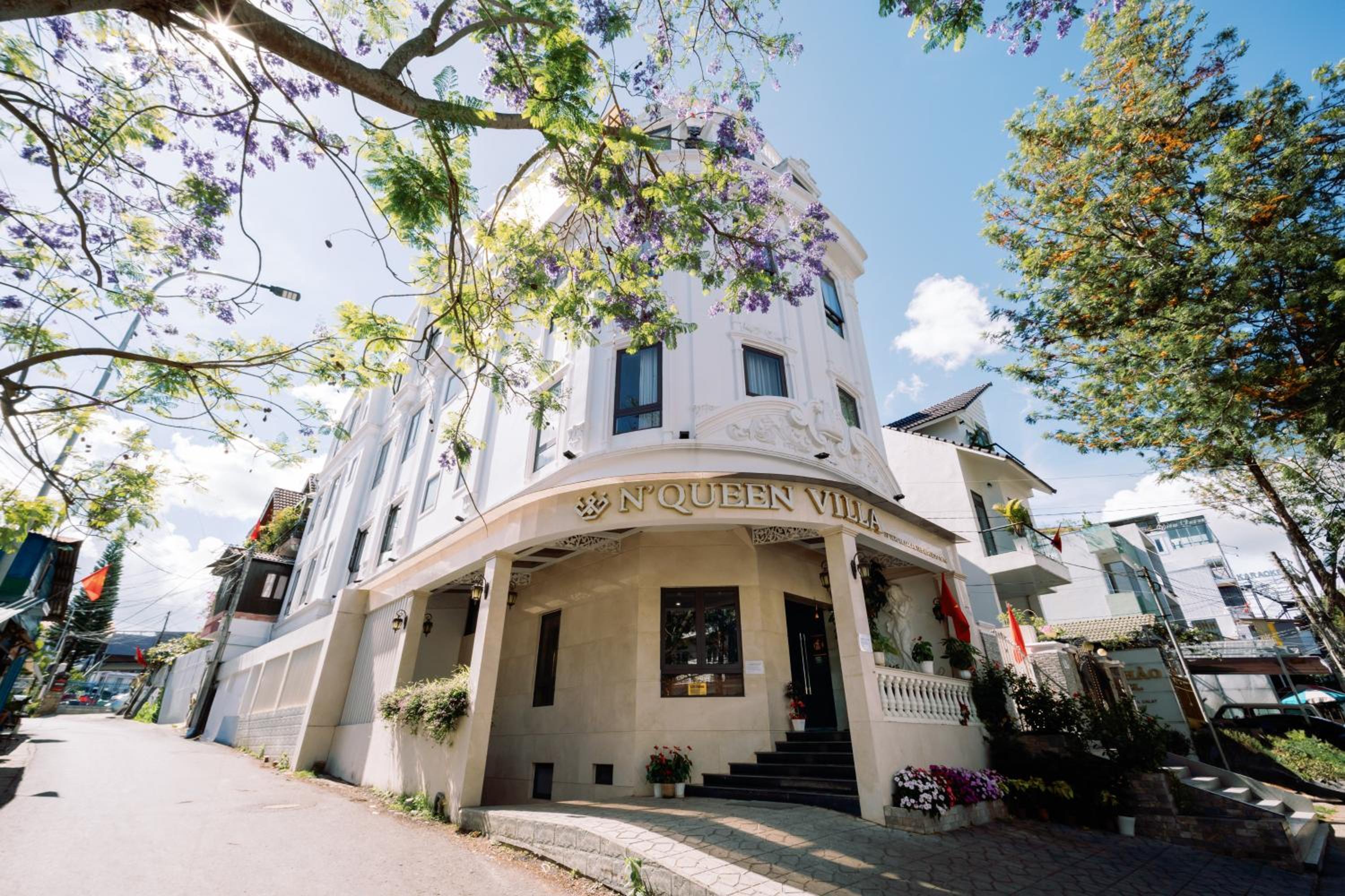 N Queen Apartment Hotel