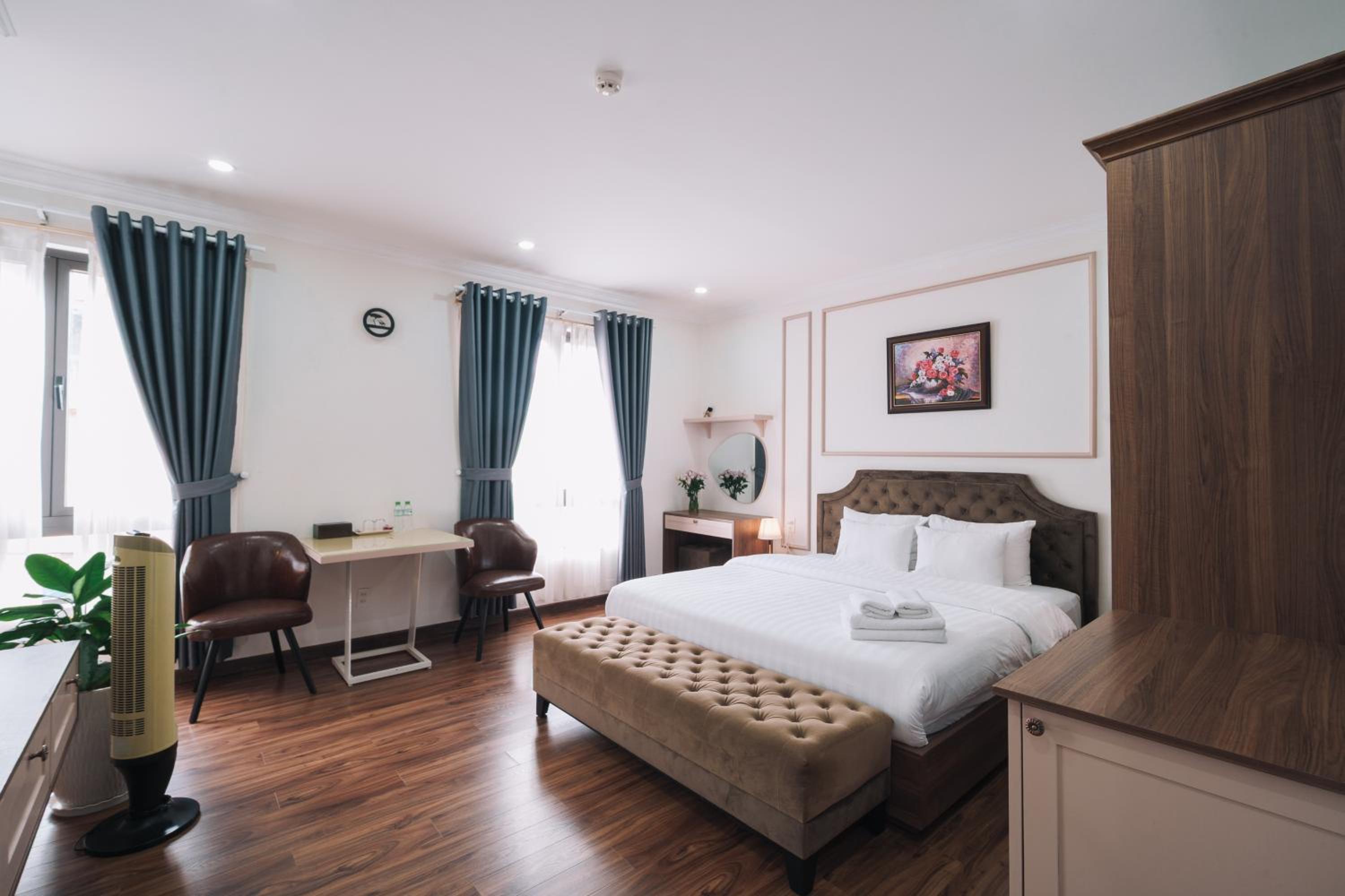 N Queen Apartment Hotel