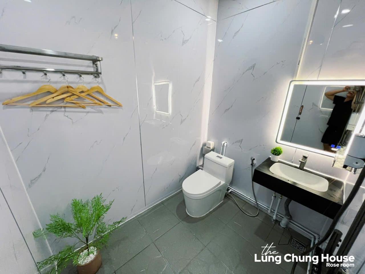 Lưng Chừng House