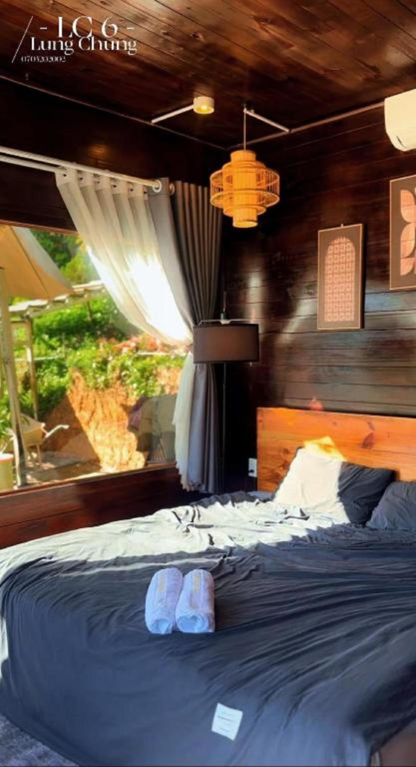 Lưng Chừng House