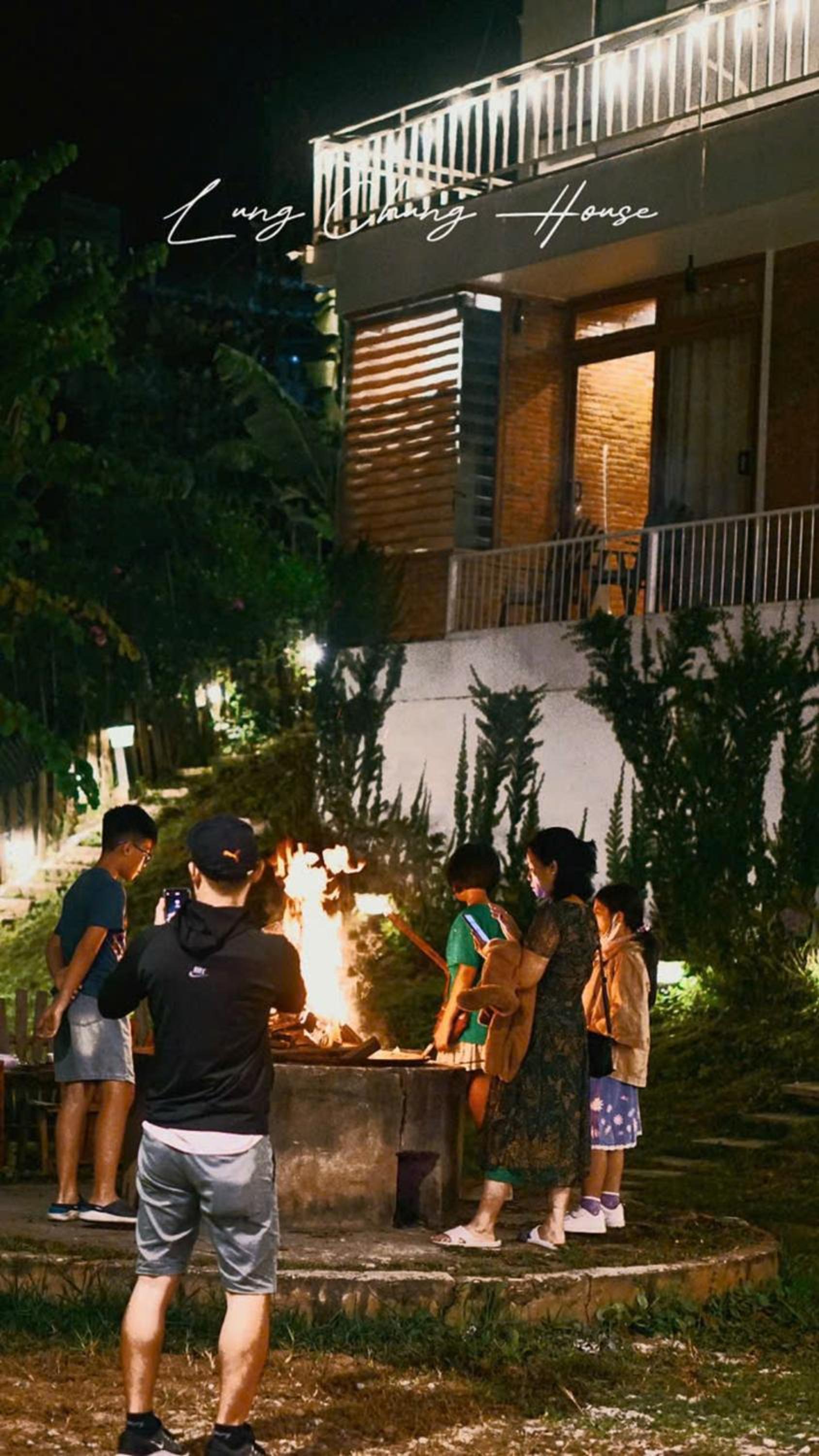 Lưng Chừng House