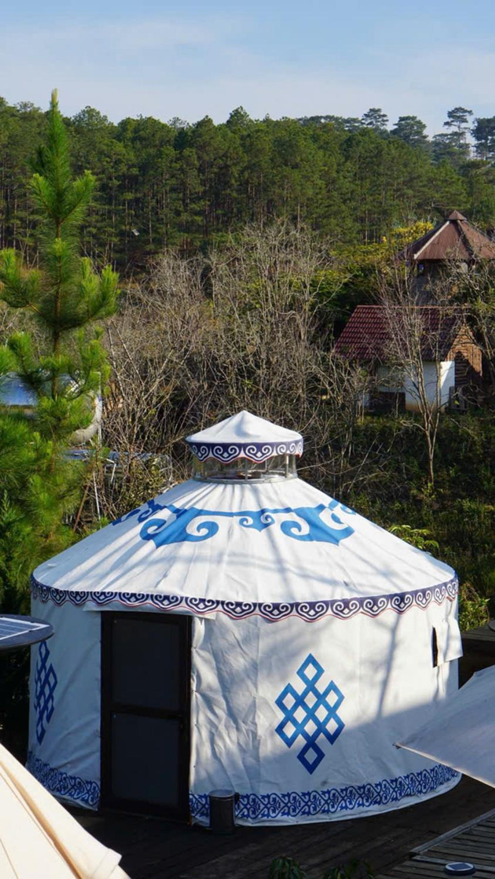 Lưng Chừng House