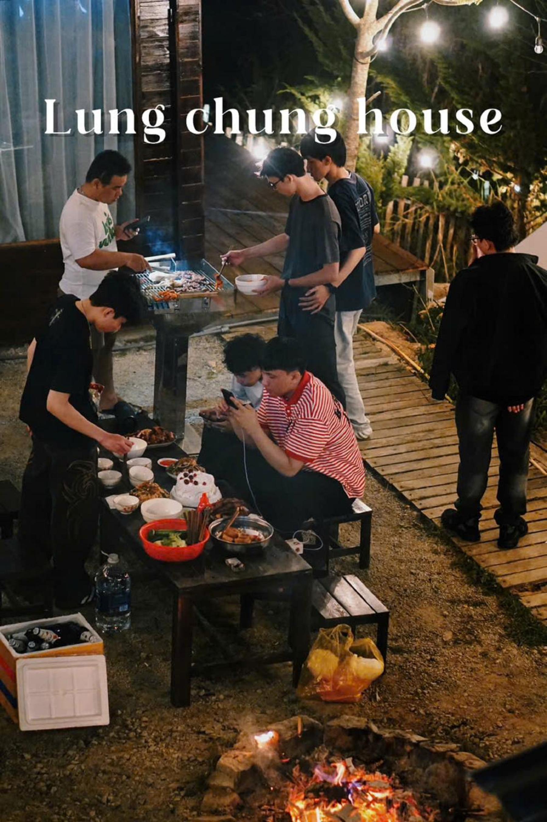Lưng Chừng House