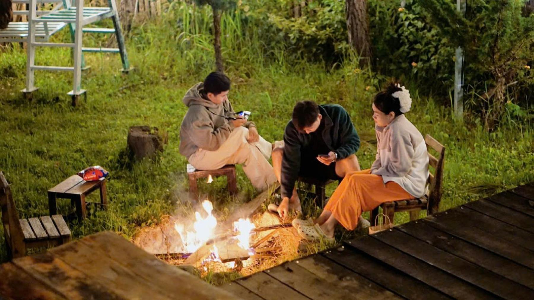 Lưng Chừng House
