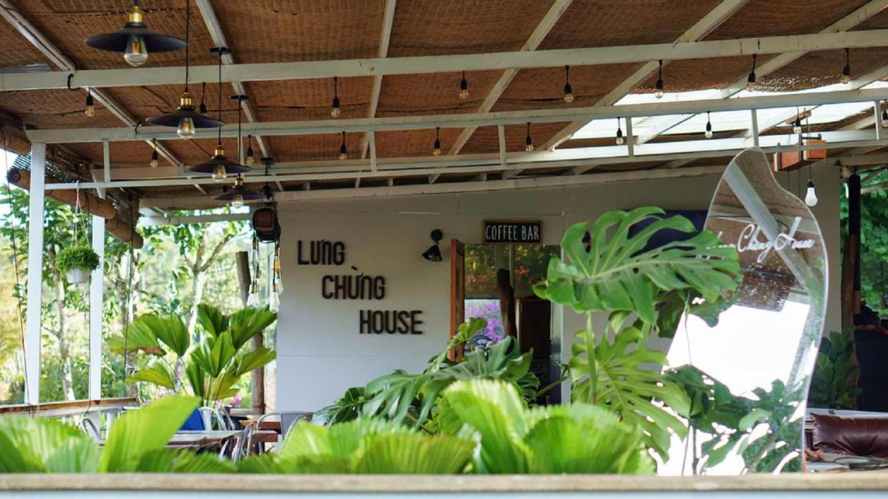 Lưng Chừng House