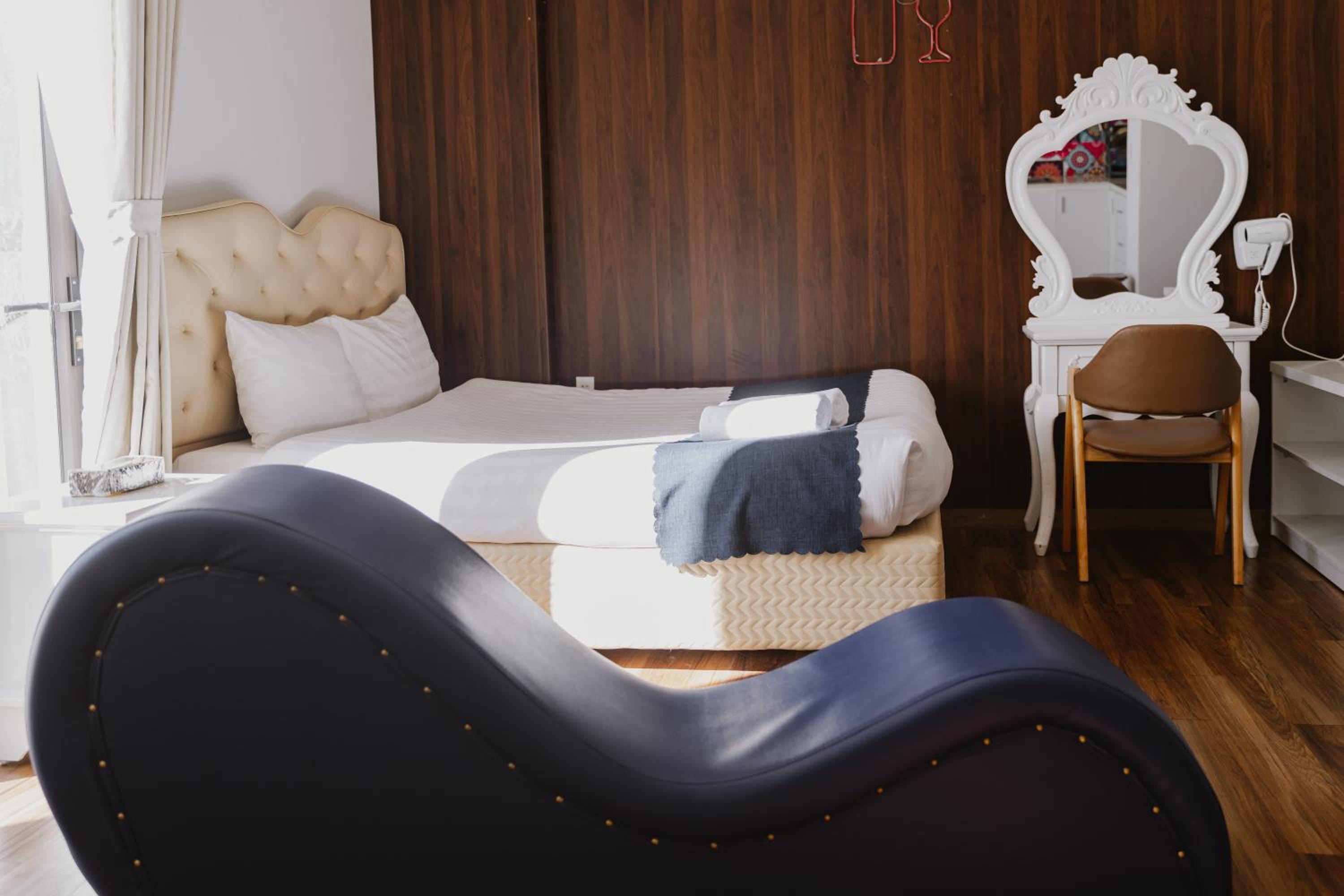 Ngàn Phố Studio & Love Hotel