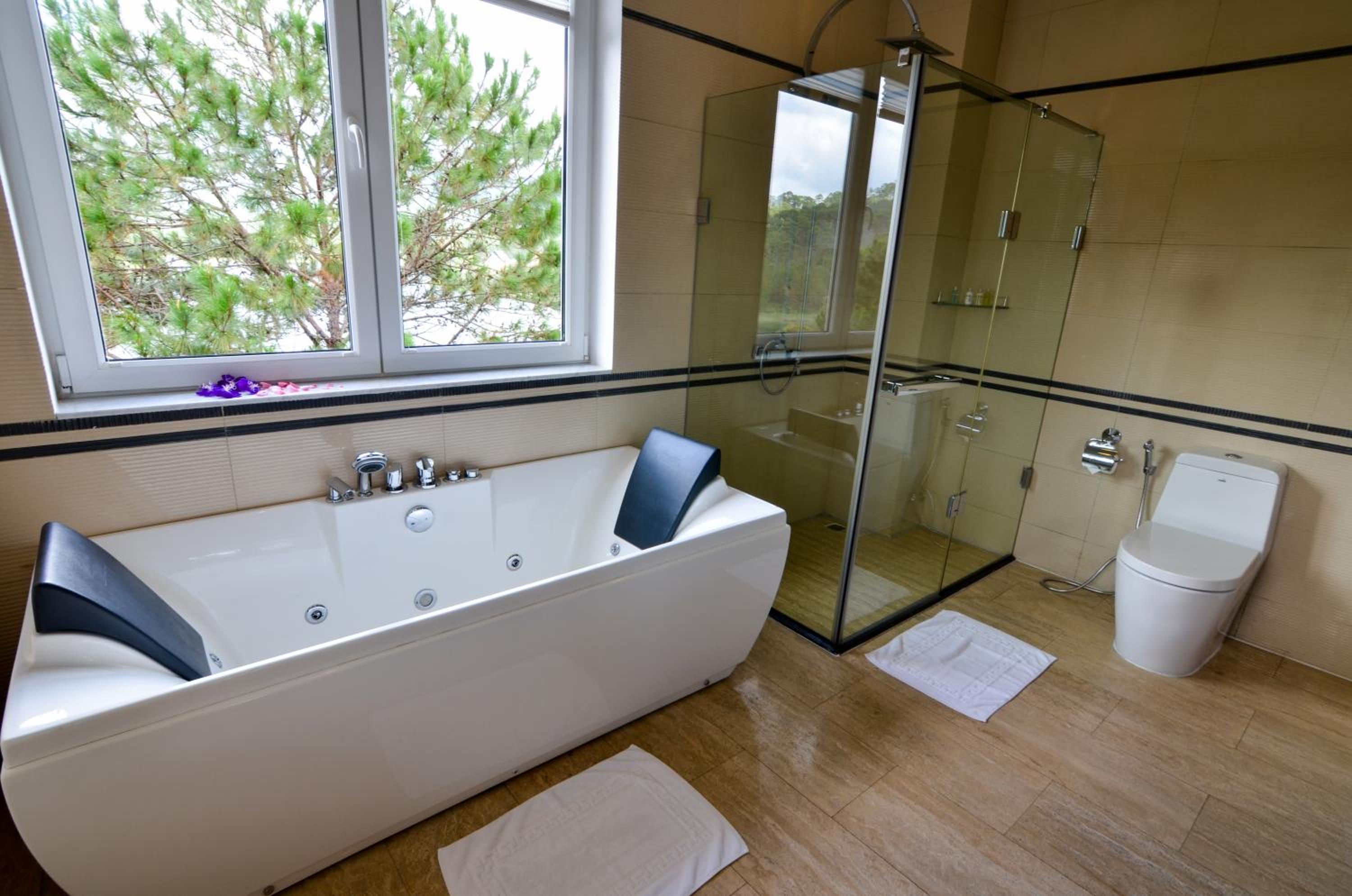 Dalat Edensee Lake Resort & Spa