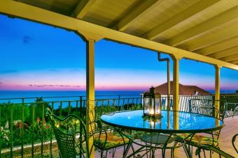 Spacious Apartment with Sea View in Tzamarelata - 90 m²