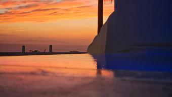 ELLI TROPiCAL LUXURY SUITES SUNSET-INFINITY POOL- SEA SIDE-NEAR CENTER PARKING