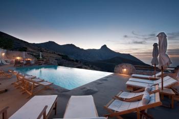 Hotels with swimming pool à Kapetanianá