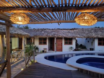 Hotels with swimming pool à Chiquila