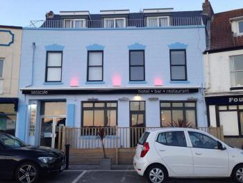 Hotels with parking à Gorey