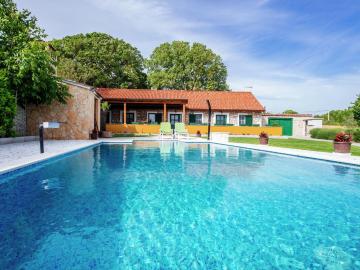Peaceful Holiday Home with Pool in Kakma