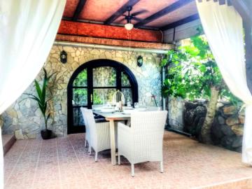 Holiday House Little Precious