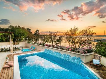 Magnificent Villa in Supetar with Swimming Pool