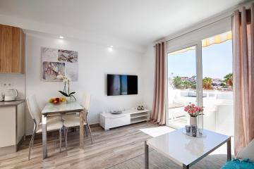 Apartment with amazing ocean view - Island Village Heights