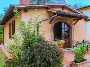 Spacious Holiday Home in Terranuova Bracciolini with Pool
