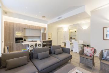 Central Lux & Garden in Milano