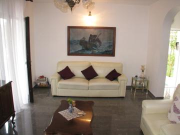 Four-bedroom holiday home in peaceful area, close to the beach