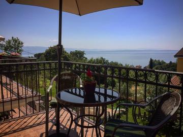 Spacious sea view Apartment with garden in Lovran