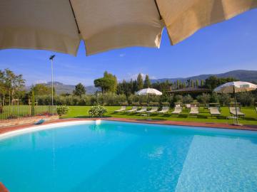 Spacious Villa in Cortona Tuscany with Swimming Pool