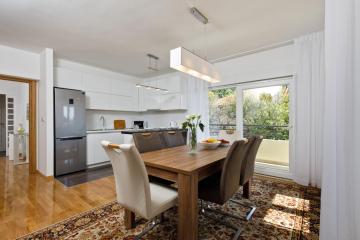 Luxury beach apartment with free parking