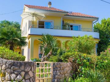Alluring Apartment in Vantacici amid the Sea