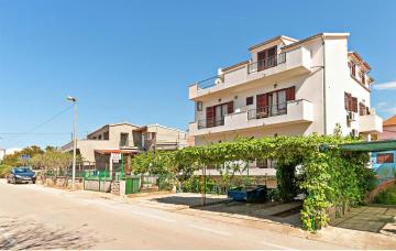 Apartment and Rooms SaNja Vodice