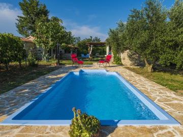 Holiday home for large groups in Boeur