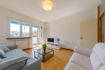 ALTIDO Apt Suitable for Families up to 8, with Parking