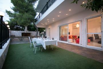 Aias Summer House