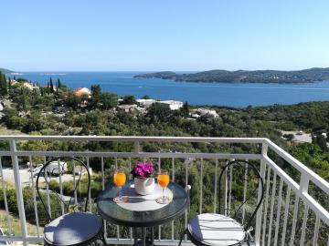 Cozy Apartmant with a sea view in Orašac