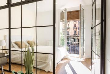 Modern Apartment in Toledo Street by Batuecas