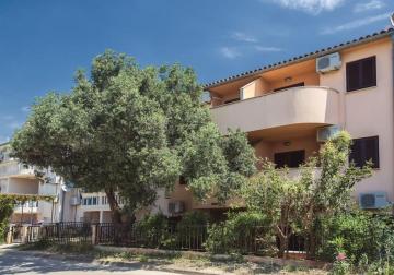 Apartment Malvazija