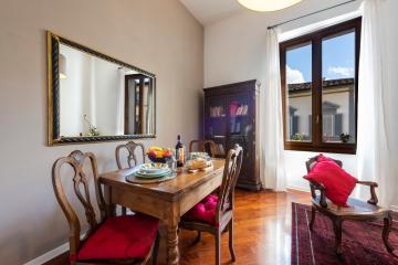 Renovated 19th-Century Apartment in an Authentic Area